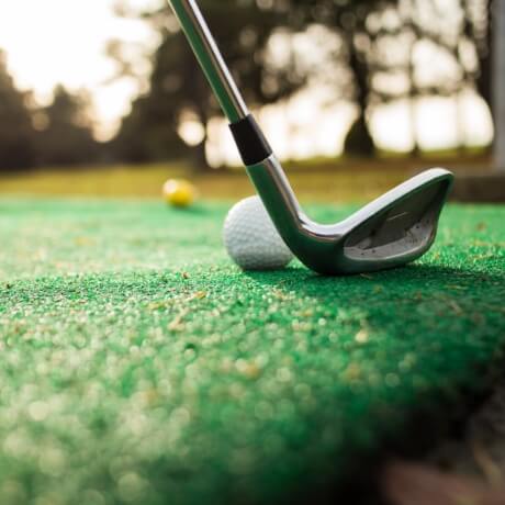 Campo de golf cerca del camping El Toro Azul