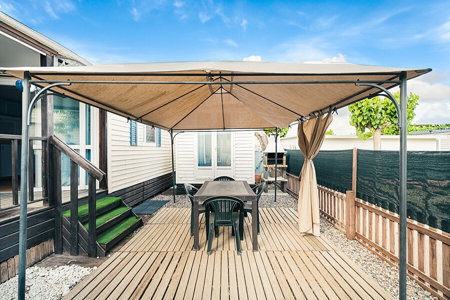 Bungalows mit Terrasse zur saisonalen Vermietung auf dem Campingplatz